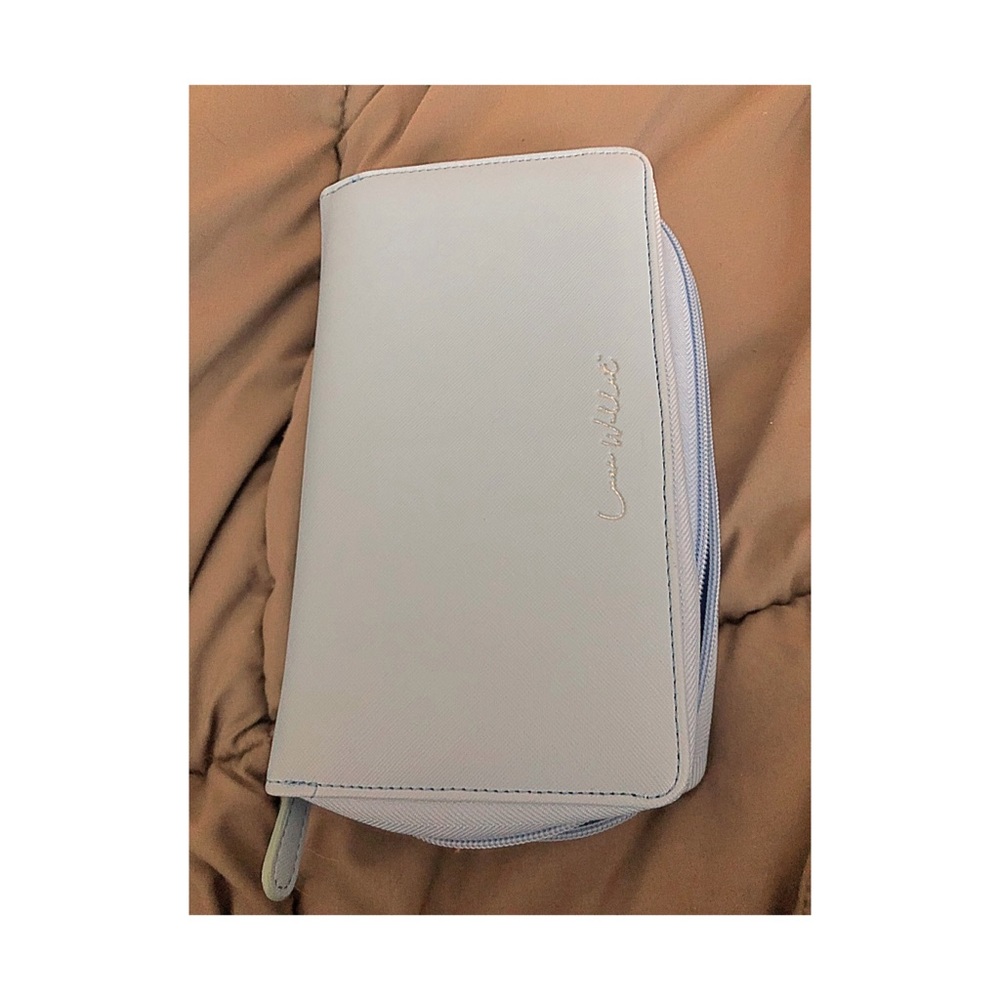 Brand New and never been used Luxe Wallet.